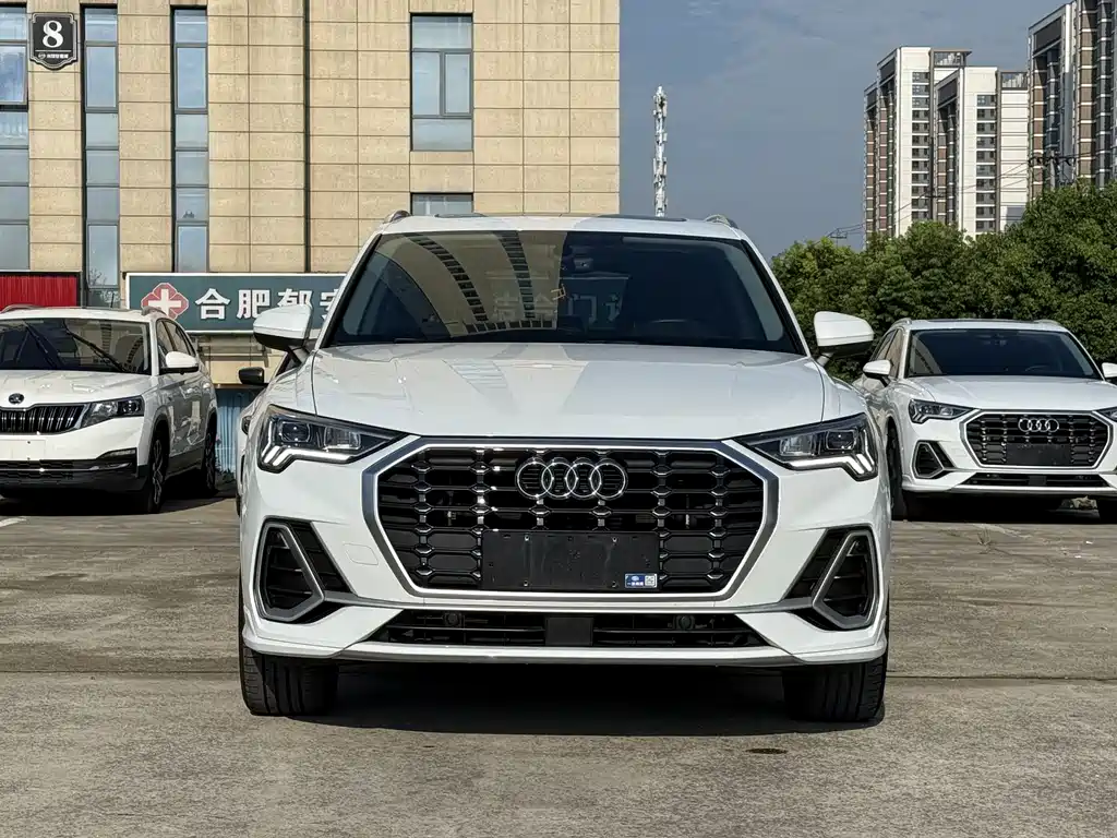 Audi Q3 2022 35 TFSI Fashionable and Dynamic купить на сайте DeffCars