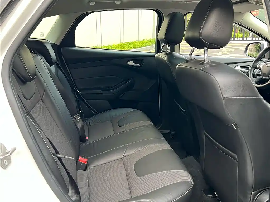 Focus 2012 hatchback 1.6L manual comfort type купить на сайте DeffCars