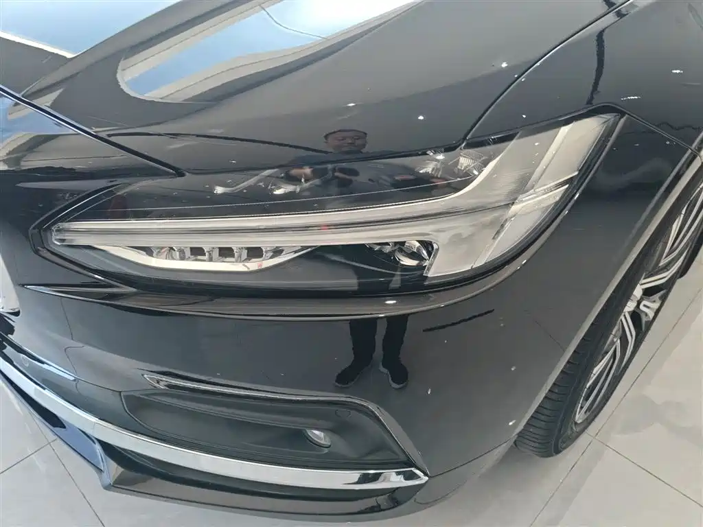 Volvo S90 2021 B5 Zhiyuan Luxury Edition купить на сайте DeffCars