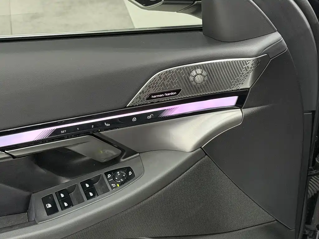 BMW 5 Series 2024 530Li Leading M Sports Package купить на сайте DeffCars