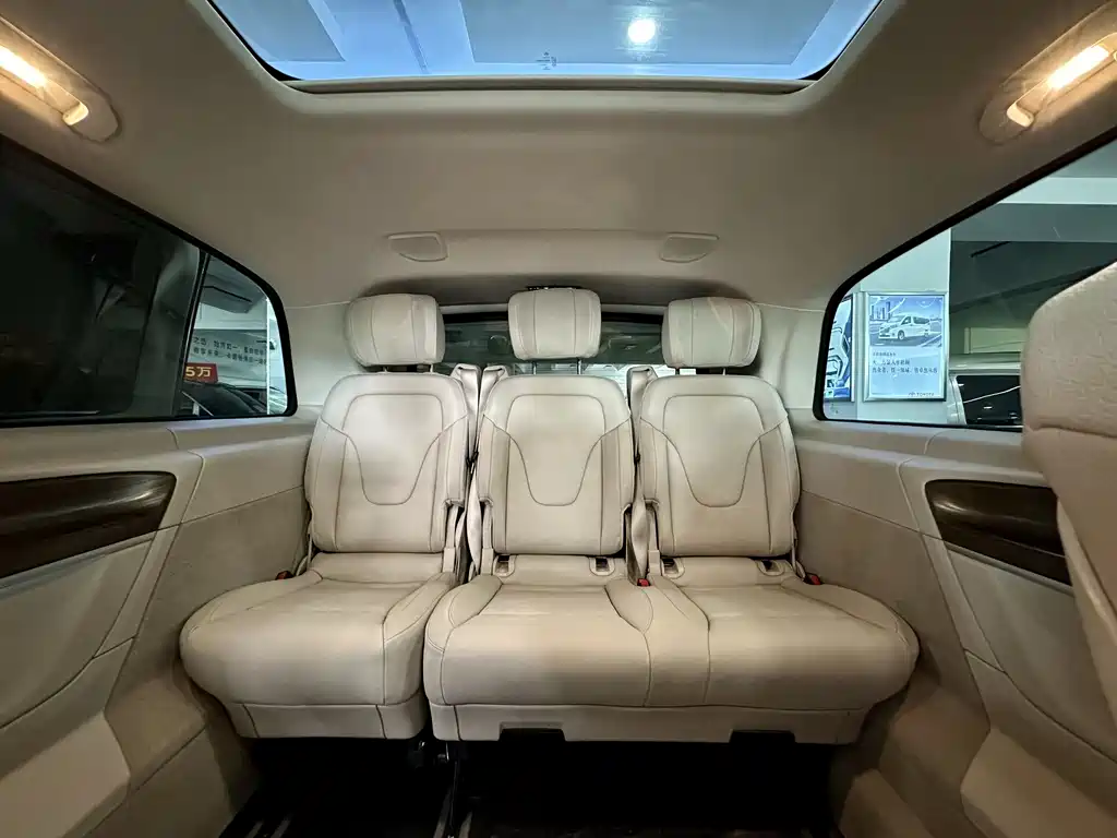 Mercedes-Benz V-Class 2022 V 260 L Long Wheelbase Luxury Edition купить на сайте DeffCars