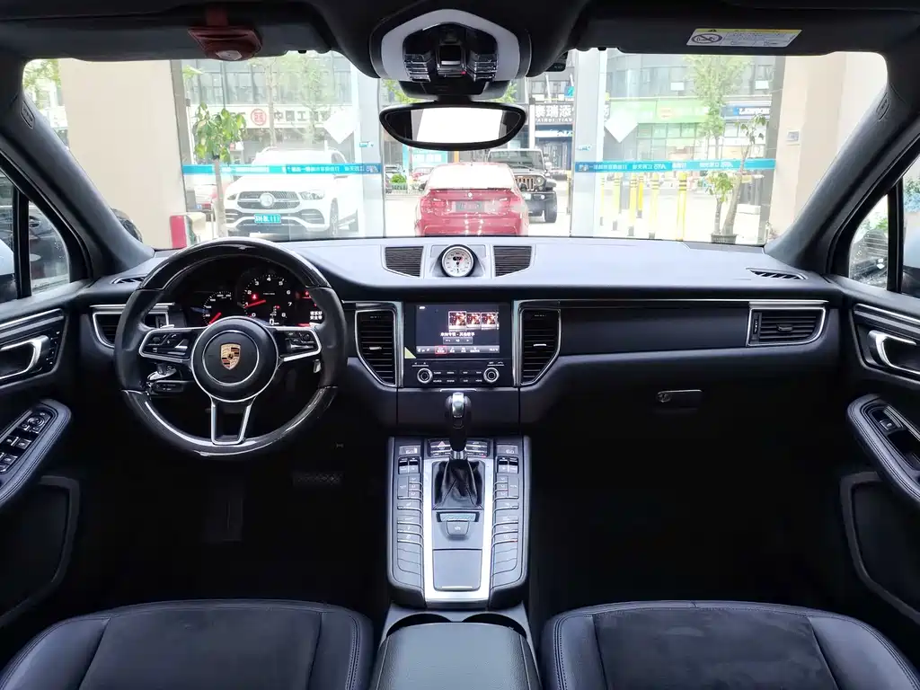 Macan 2017 Macan 2.0T купить на сайте DeffCars