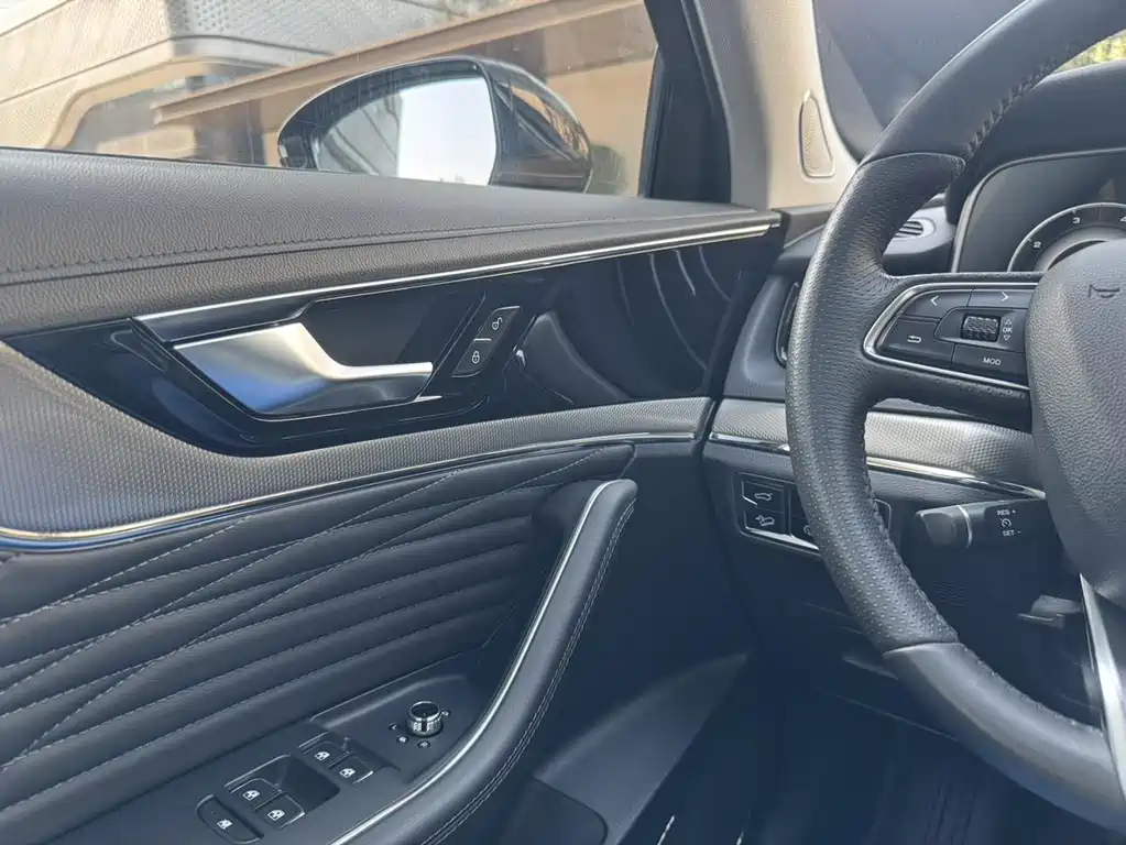 Hongqi HS5 2022 facelift 2.0T Zhilian Flagship Edition купить на сайте DeffCars