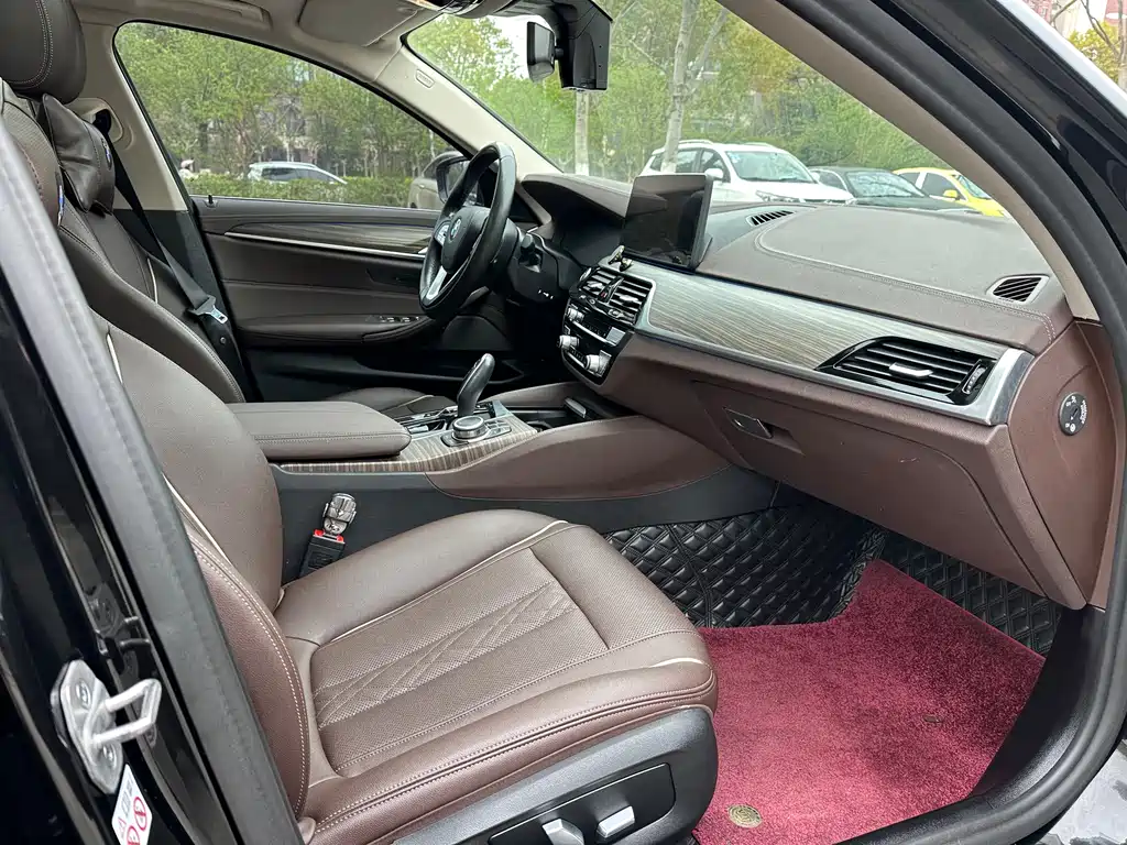 BMW 5 Series New Energy 2022 Model 535Le Luxury Package купить на сайте DeffCars