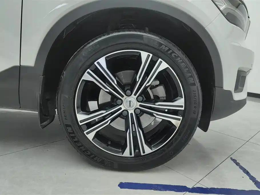 Volvo XC40 2021 T4 four-wheel drive Zhiyuan Deluxe Edition купить на сайте DeffCars