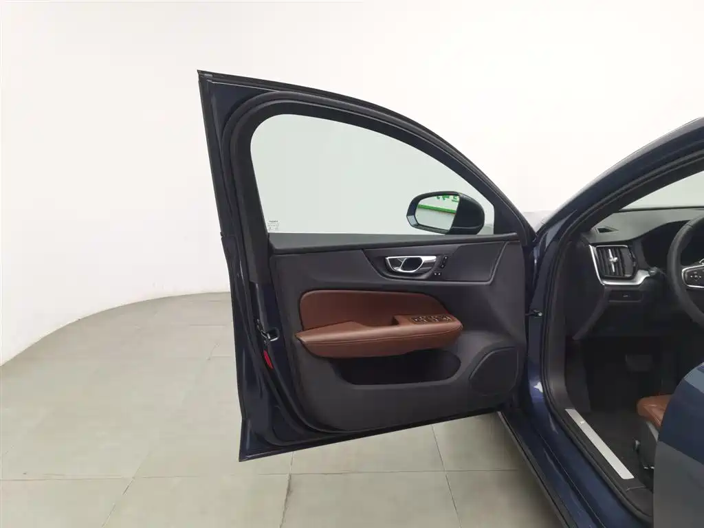 Volvo S60 2023 B4 Zhiyi Luxury Edition купить на сайте DeffCars
