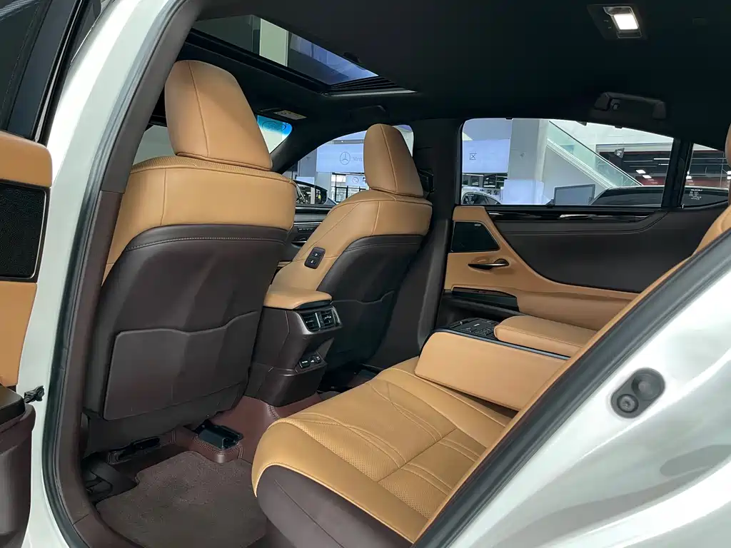 Lexus ES 2021 300h Executive Edition купить на сайте DeffCars