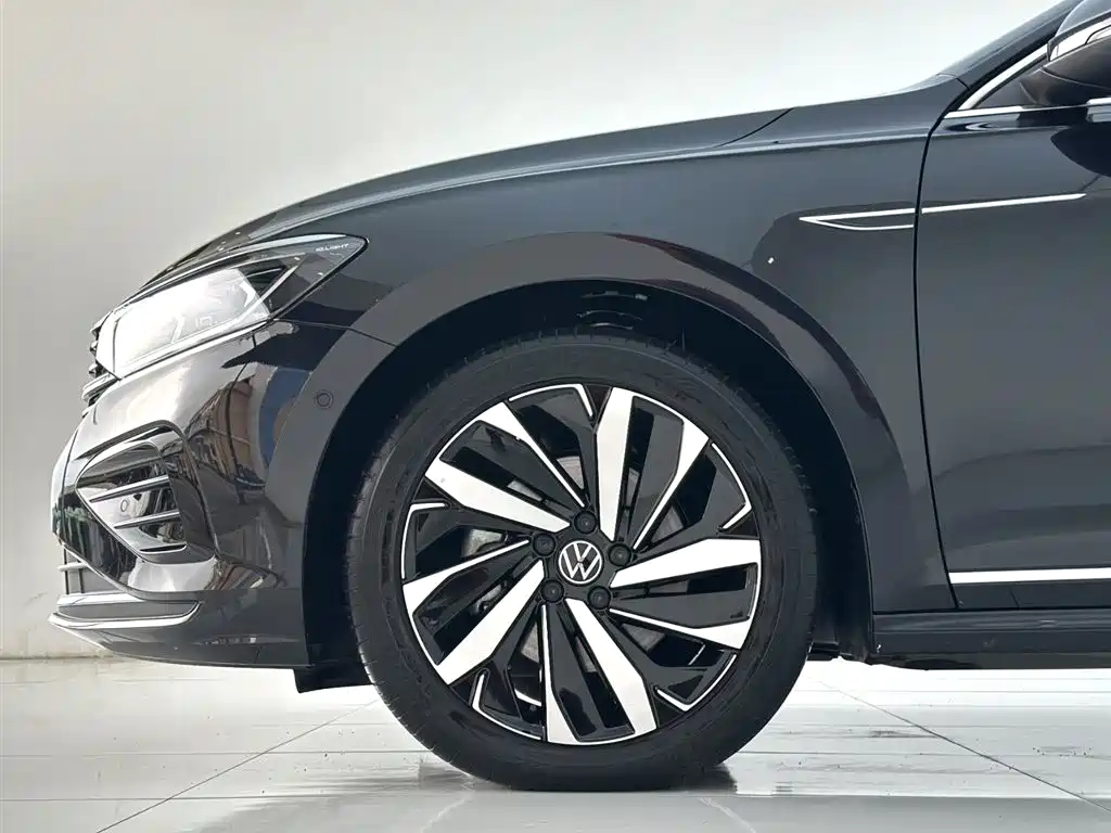 Passat 2023 facelift 380TSI luxury version купить на сайте DeffCars