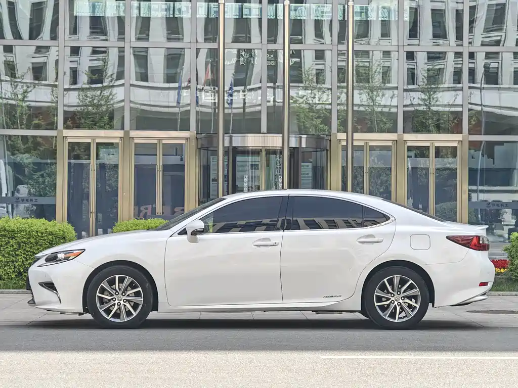 Lexus ES 2015 300h Comfort Edition купить на сайте DeffCars