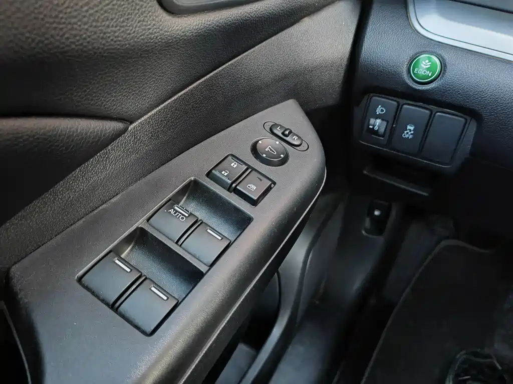 Honda CR-V 2016 2.0L two-wheel drive classic version купить на сайте DeffCars