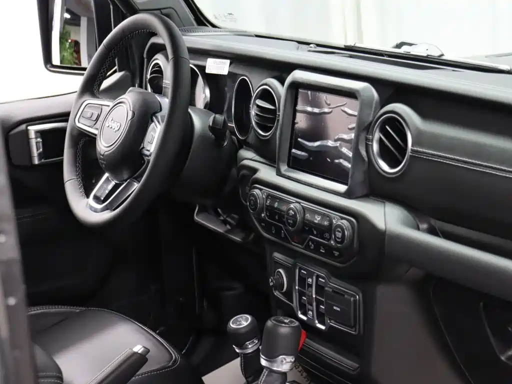Gladiator 2023 3.6L Overland купить на сайте DeffCars
