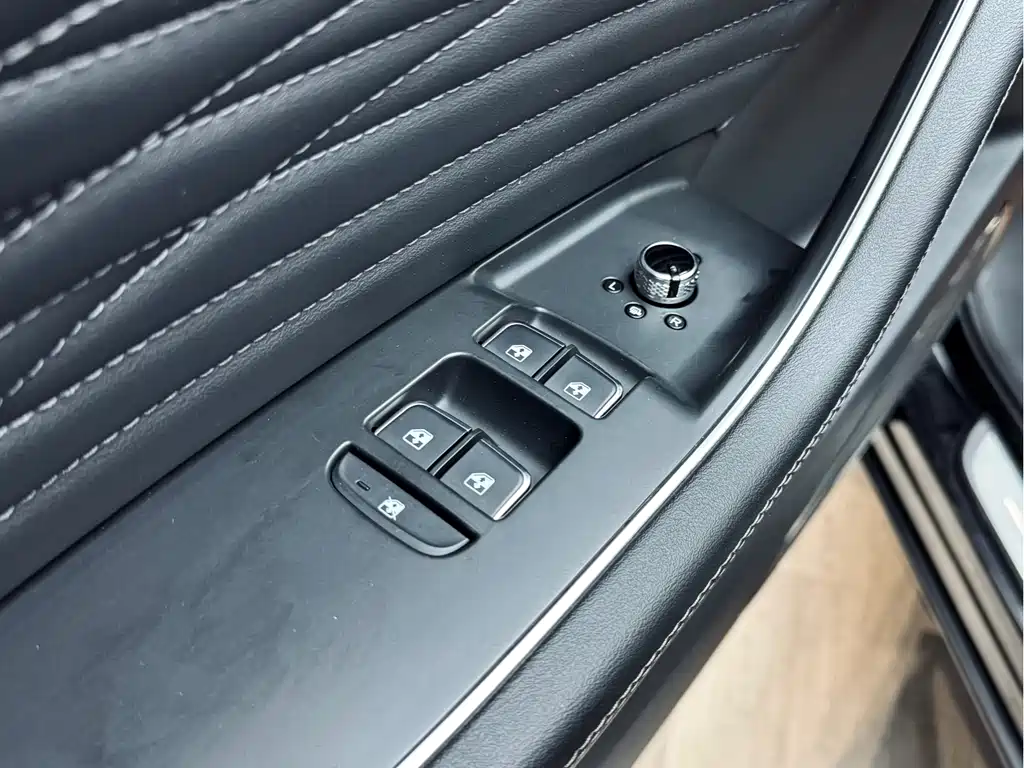 Hongqi HS5 2022 facelift 2.0T Zhilian Flagship Edition купить на сайте DeffCars