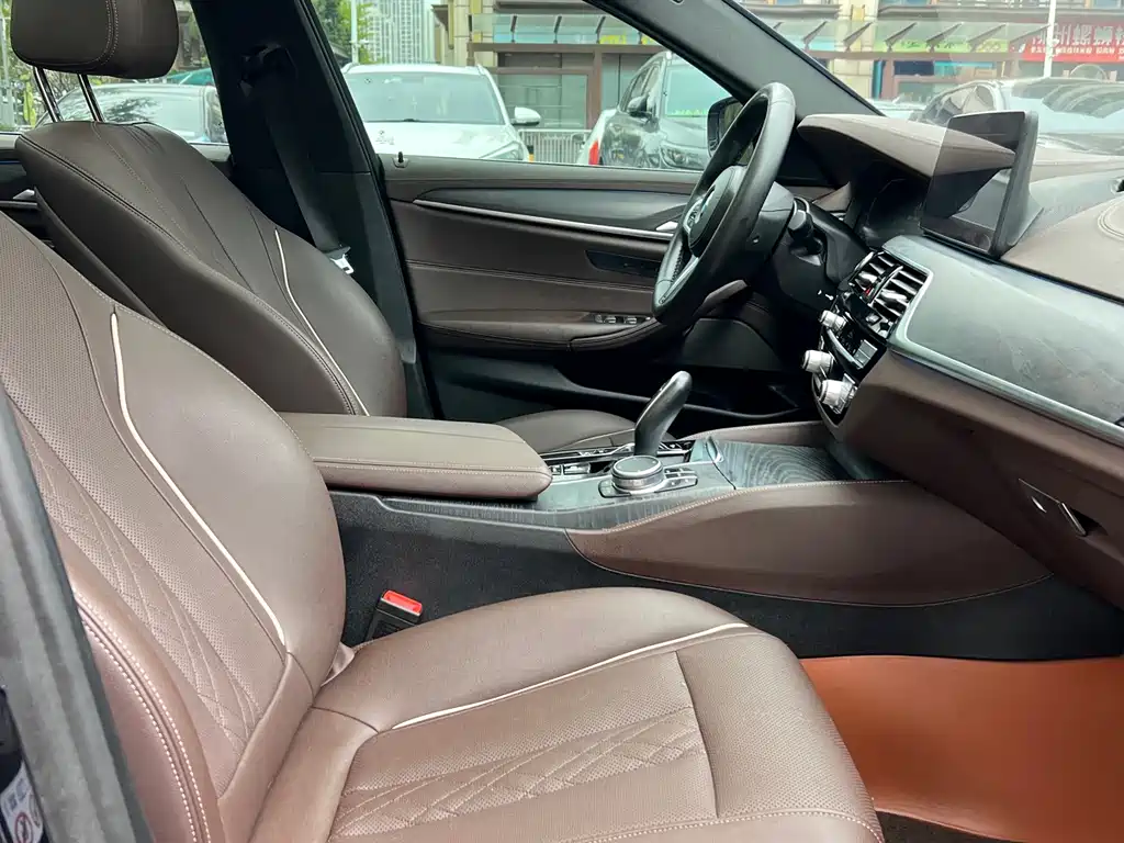 BMW 5 Series New Energy 2021 535Le M Sports Package купить на сайте DeffCars