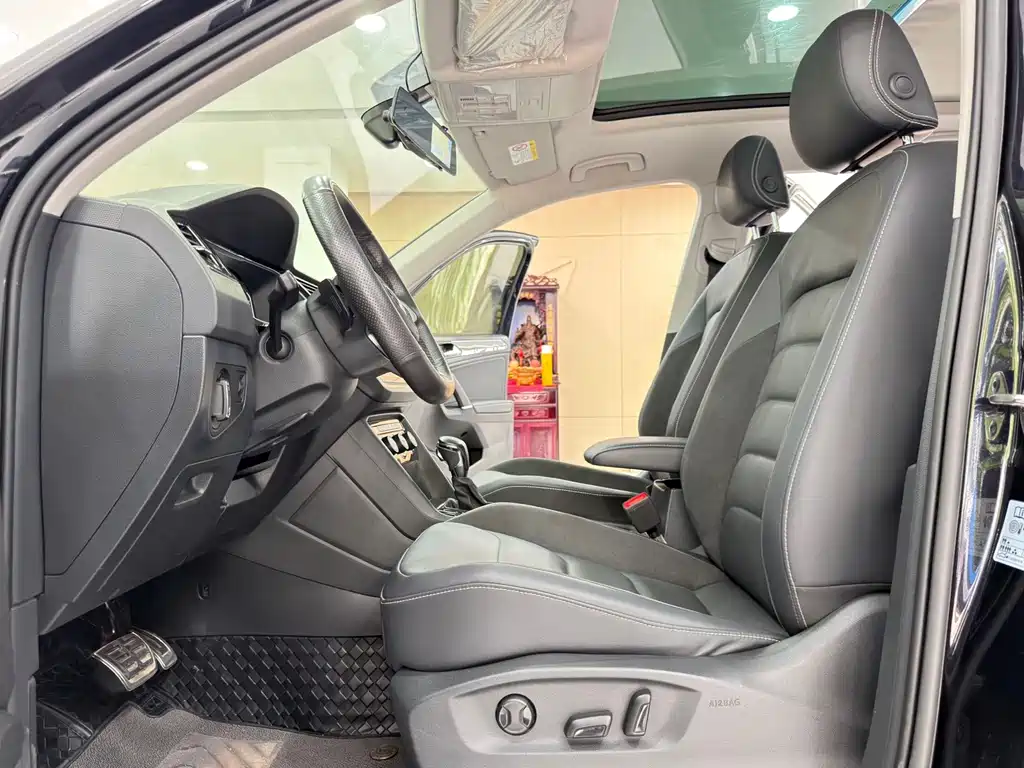 Tiguan L 2021 330TSI automatic two-wheel drive R-Line version купить на сайте DeffCars