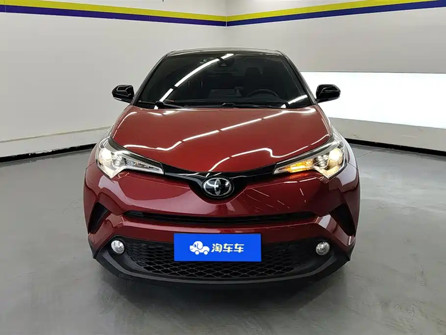 Toyota C-HR 2018 2.0L Leading Sunroof Version National VI купить на сайте DeffCars
