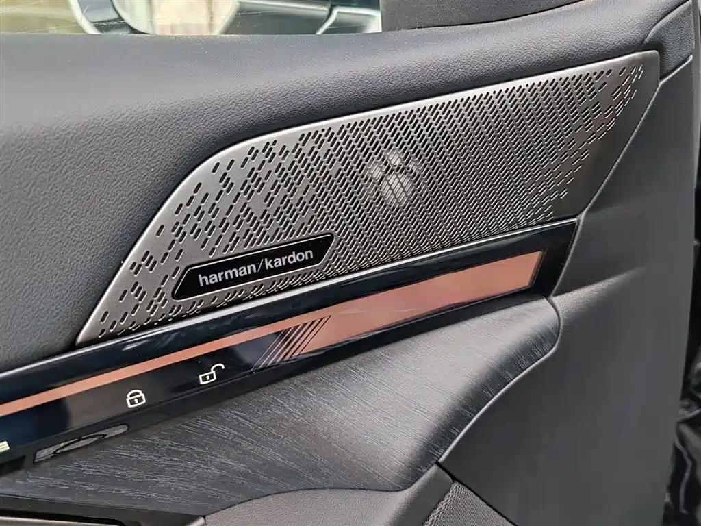 BMW 5 Series 2024 530Li Leading Luxury Package купить на сайте DeffCars