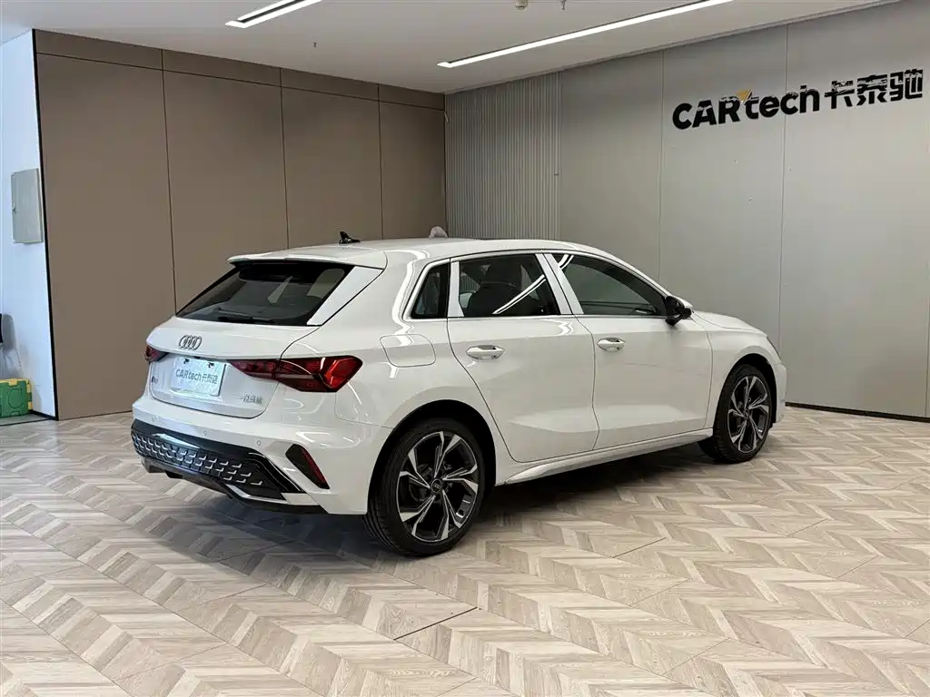 Audi A3 2025 Sportback 35TFSI Flying Spur Exclusive Model купить на сайте DeffCars