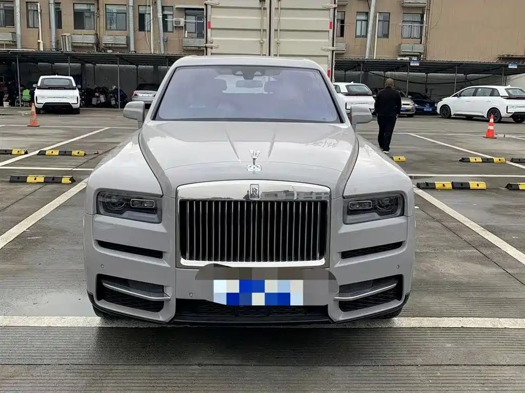 Cullinan 2018 five-seater version купить на сайте DeffCars