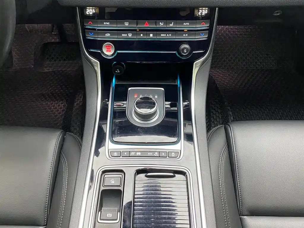 Jaguar XFL 2020 XFL 2.0T P200 two-wheel drive flagship version купить на сайте DeffCars