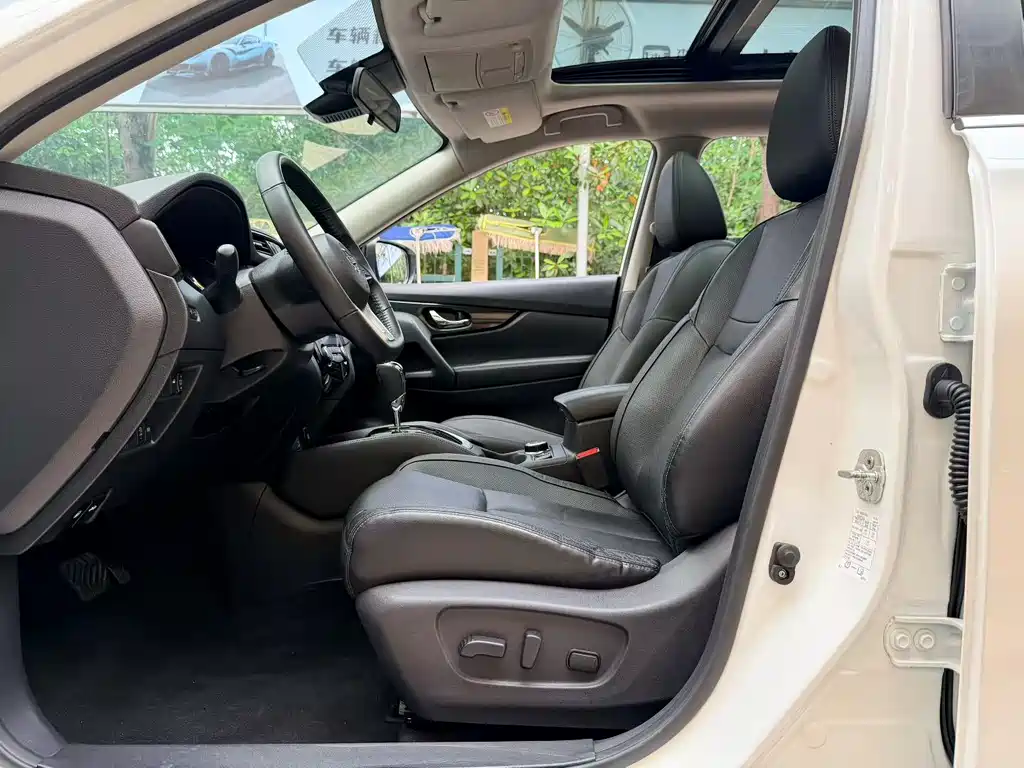 X-Trail 2017 2.5L CVT Deluxe Edition 4WD купить на сайте DeffCars