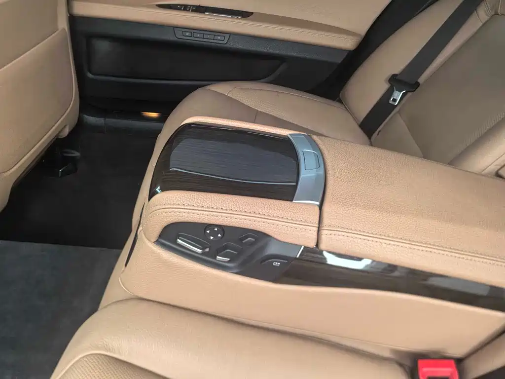 BMW 7 Series 2013 730Li Luxury купить на сайте DeffCars