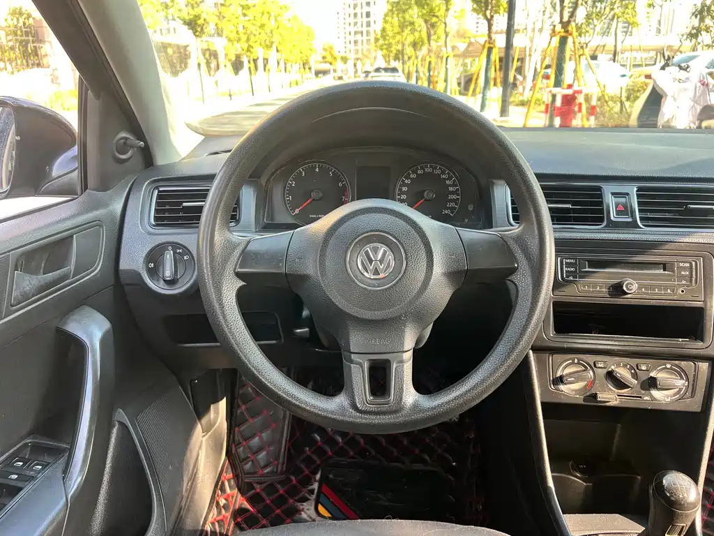 Santana 2013 1.6L Manual Fashion Edition купить на сайте DeffCars