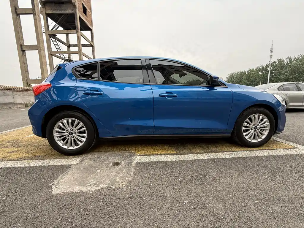 Focus 2019 Hatchback EcoBoost 180 Automatic NeochaEDGE купить на сайте DeffCars