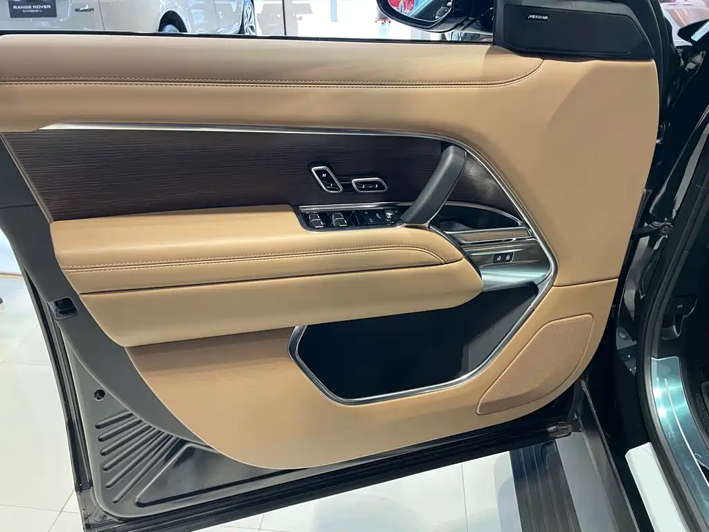 Range Rover 2025 3.0 L6 360PS Grand Edition купить на сайте DeffCars