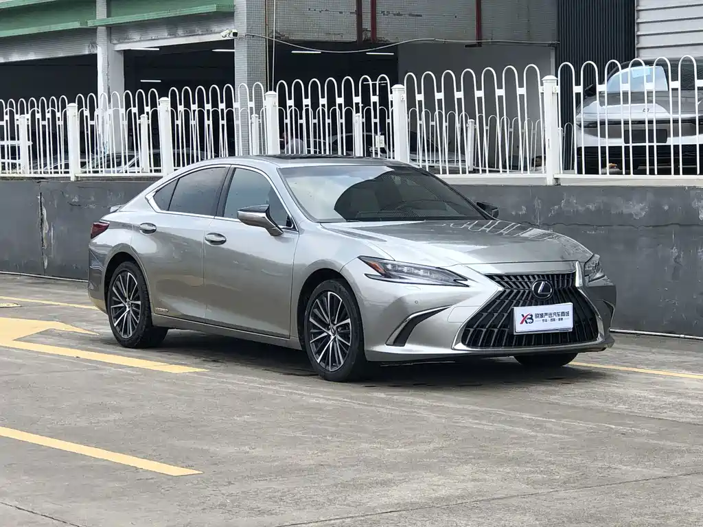 Lexus ES 2021 300h Premium Edition купить на сайте DeffCars