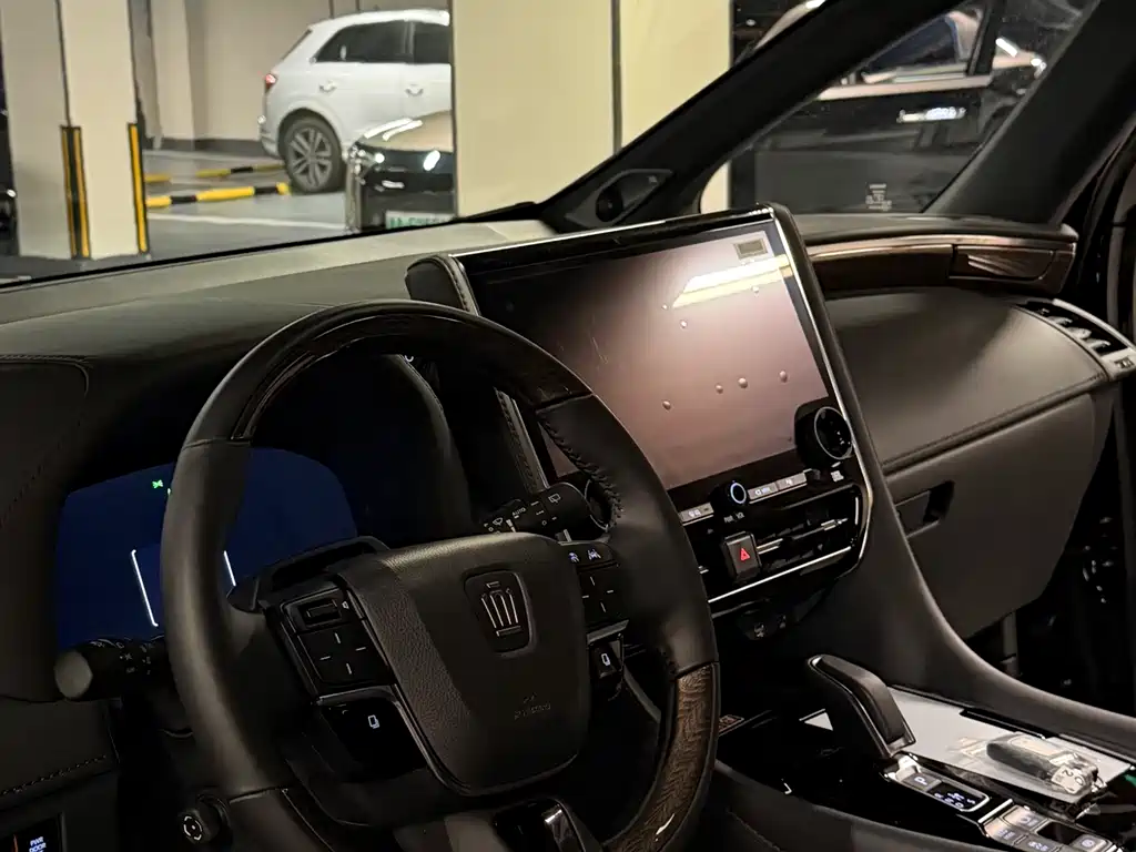 Wilfa 2025 Crown Dual Engine 2.5L Black Gold Executive Edition купить на сайте DeffCars