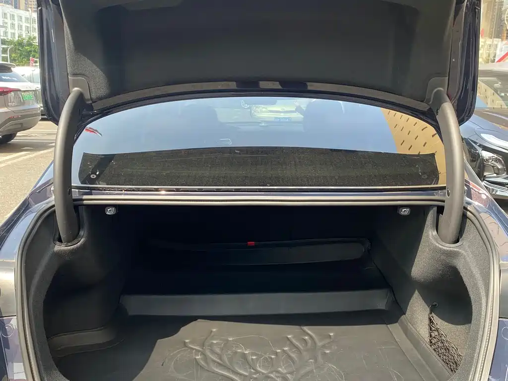 Hongqi H5 2024 2.0T automatic smart connected flag version купить на сайте DeffCars