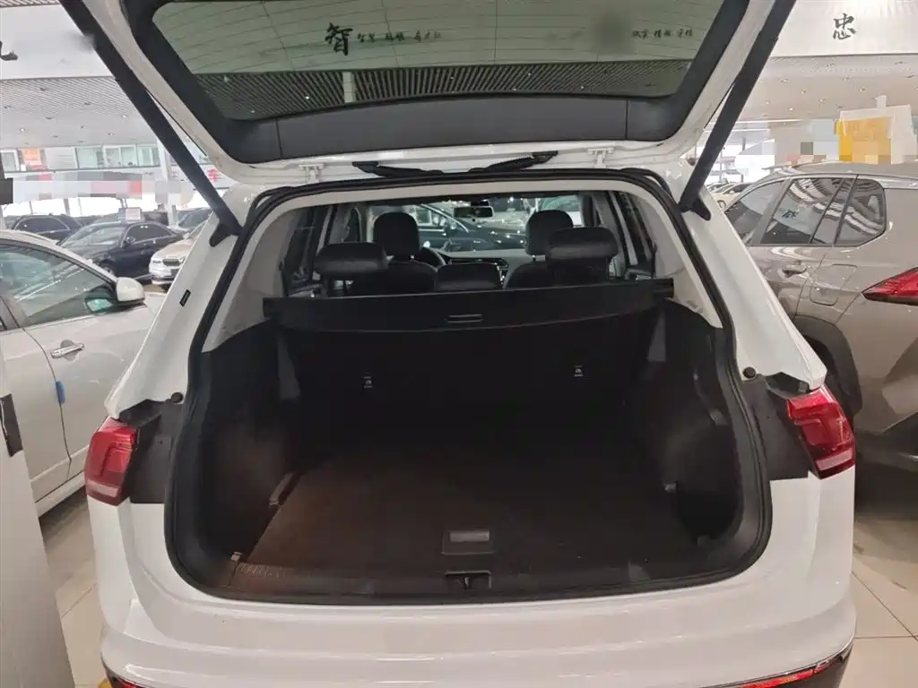 Tiguan L 2018 330TSI automatic two-wheel drive comfort version купить на сайте DeffCars