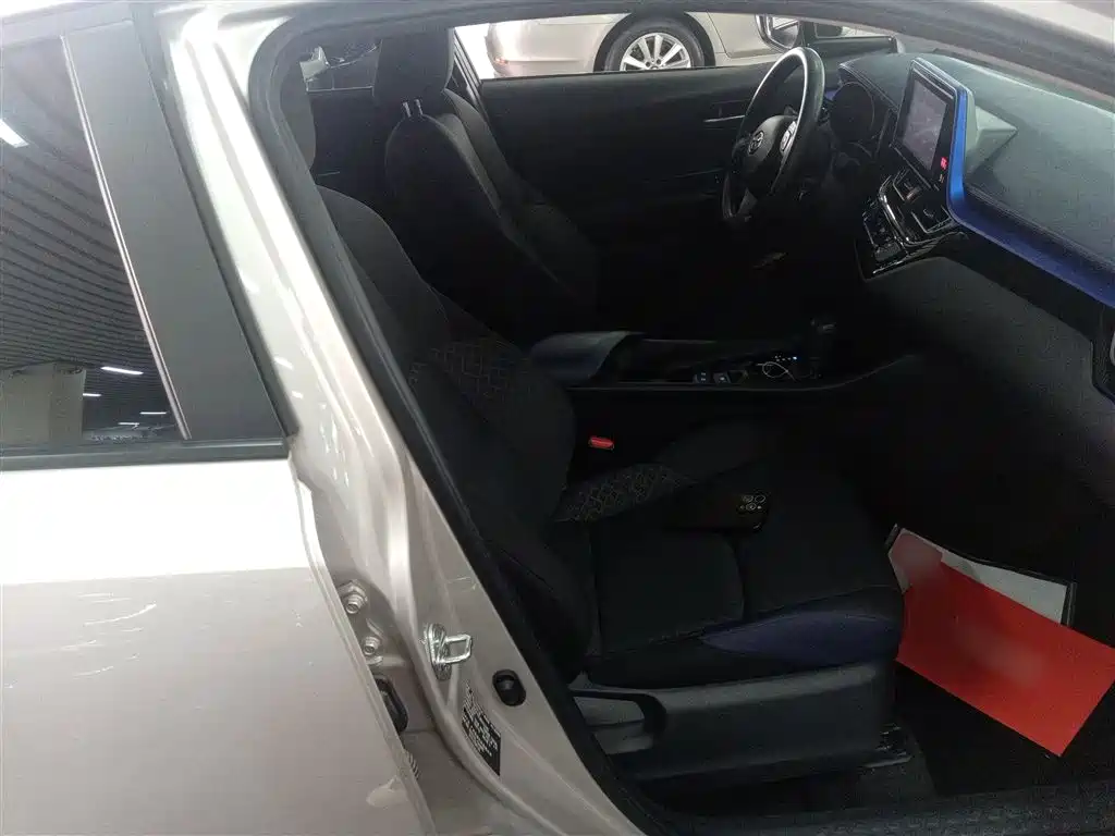 Toyota C-HR 2021 2.0L Comfort Edition купить на сайте DeffCars