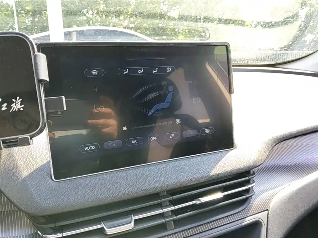Hongqi E-QM5 2022 431km Charging Enjoyment Edition купить на сайте DeffCars