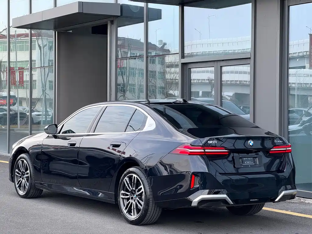 BMW 5 Series 2024 530Li Leading M Sports Package купить на сайте DeffCars