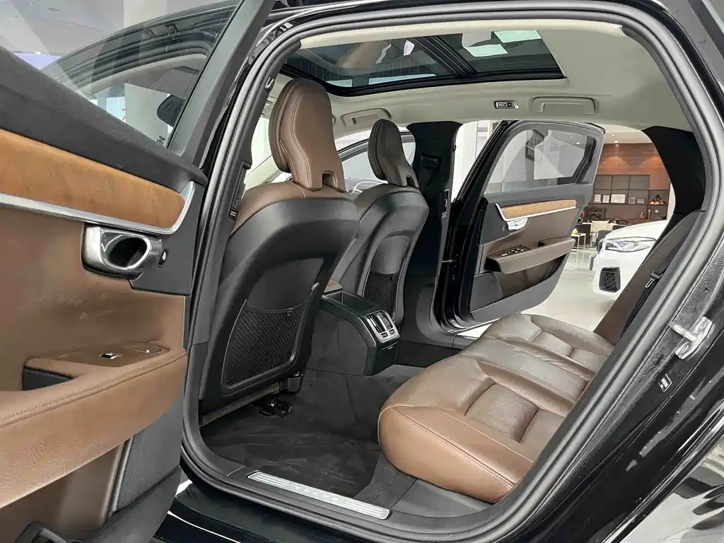 Volvo S90 2020 T5 Zhiyi Luxury Edition купить на сайте DeffCars