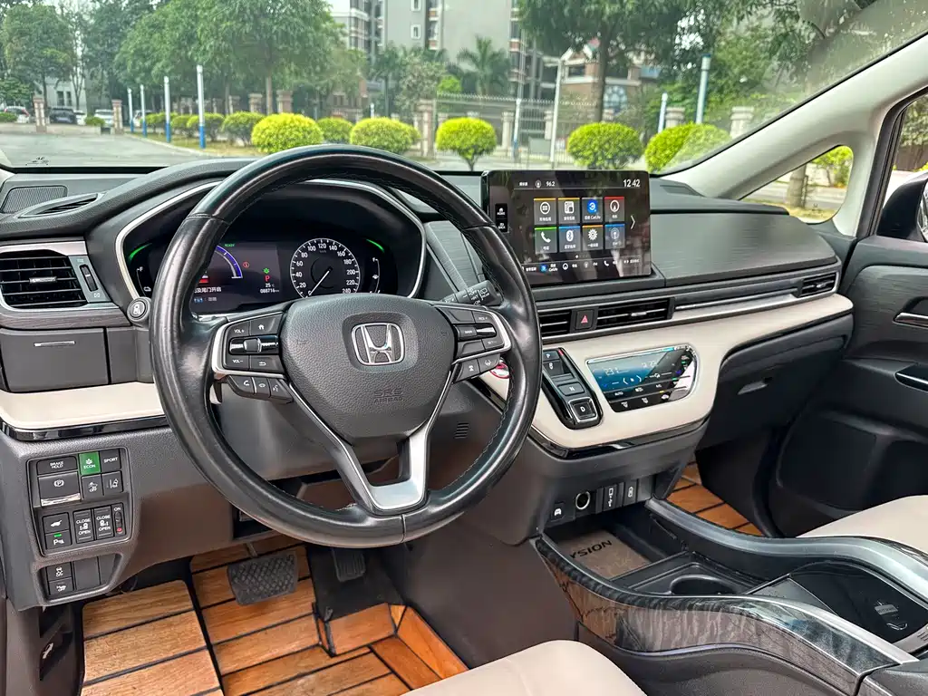 Alison 2022 2.0L e:HEV Deluxe Edition купить на сайте DeffCars