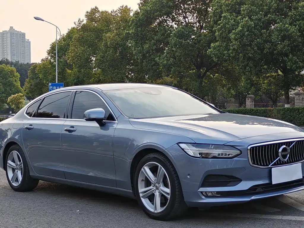 Volvo S90 2018 T4 Zhiyuan Edition купить на сайте DeffCars