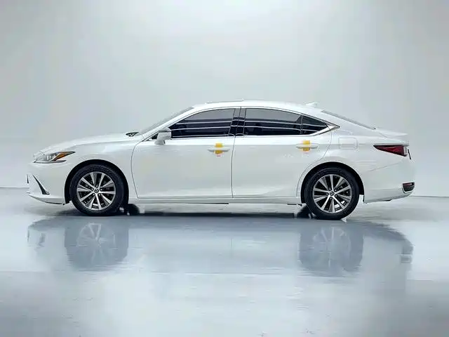 Lexus ES 2018 200 Excellence Edition National V купить на сайте DeffCars