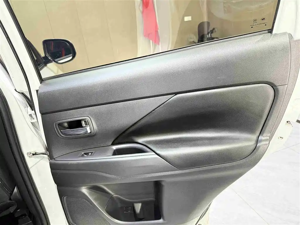 Outlander 2021 2.0L 2WD Smooth Edition 5 seats купить на сайте DeffCars