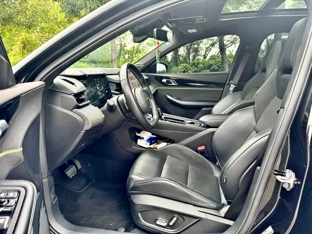 Lynk & Co 03 2023 2.0TD DCT Pro купить на сайте DeffCars