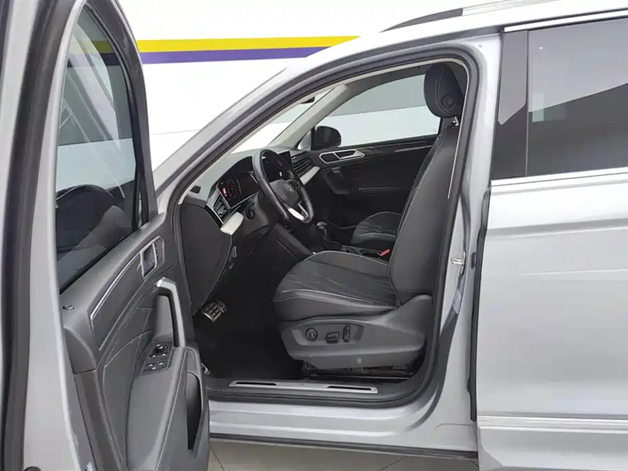 Tiguan L 2022 330TSI automatic two-wheel drive R-Line version купить на сайте DeffCars
