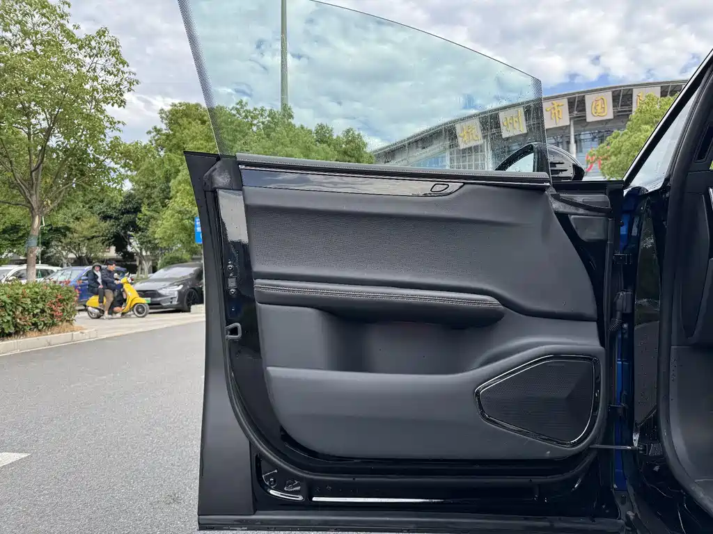 Gaohe HiPhi X 2021 flagship version 6 seats купить на сайте DeffCars
