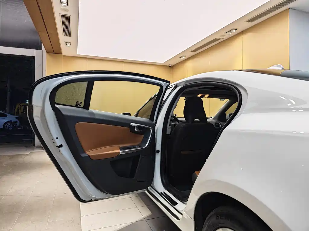 Volvo S60 2018 S60L T3 Smart Edition купить на сайте DeffCars