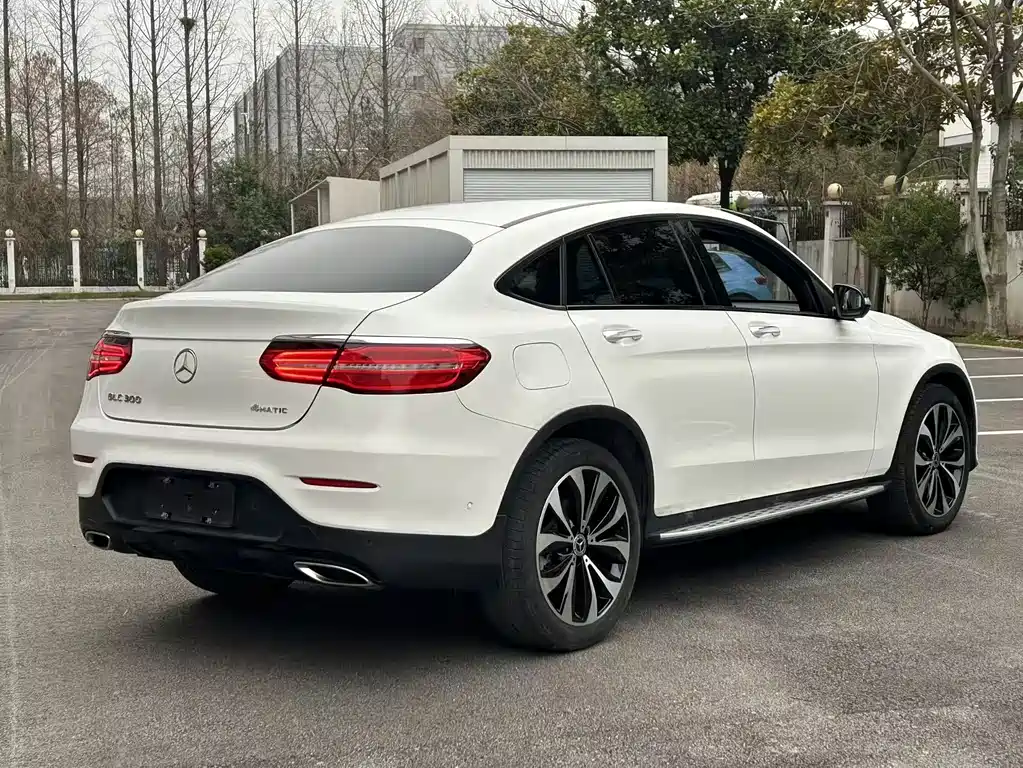 Mercedes-Benz GLC Coupe 2017 GLC 300 4MATIC Coupe SUV купить на сайте DeffCars