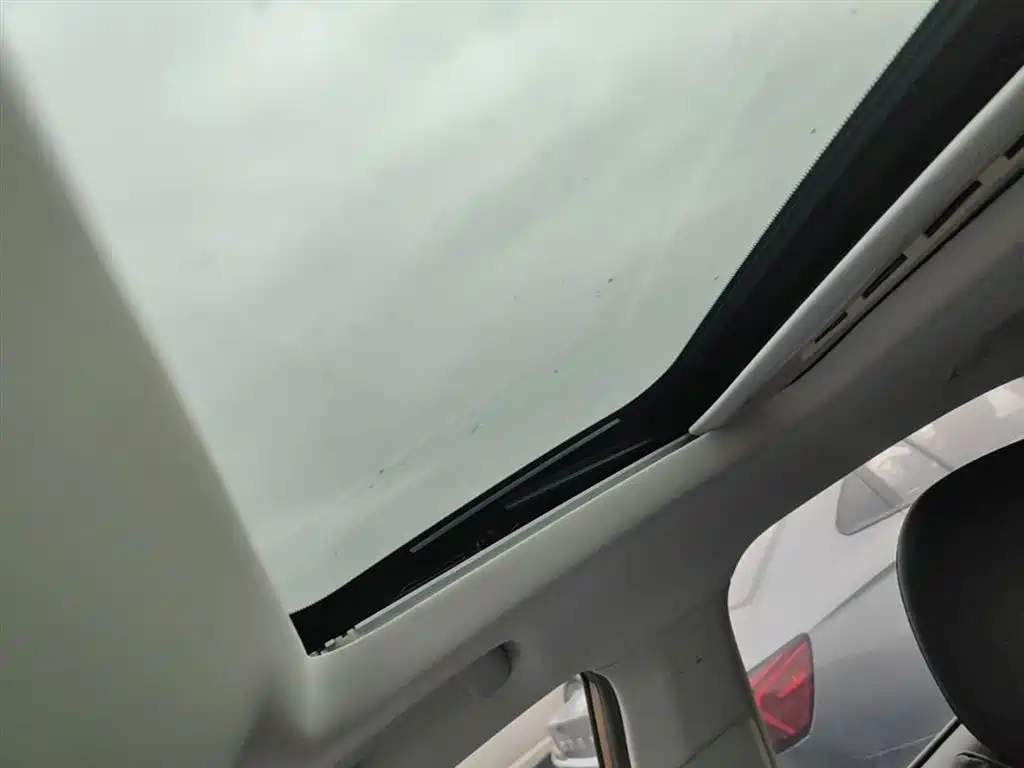 Roewe i5 2021 facelift 1.5L CVT diamond version купить на сайте DeffCars