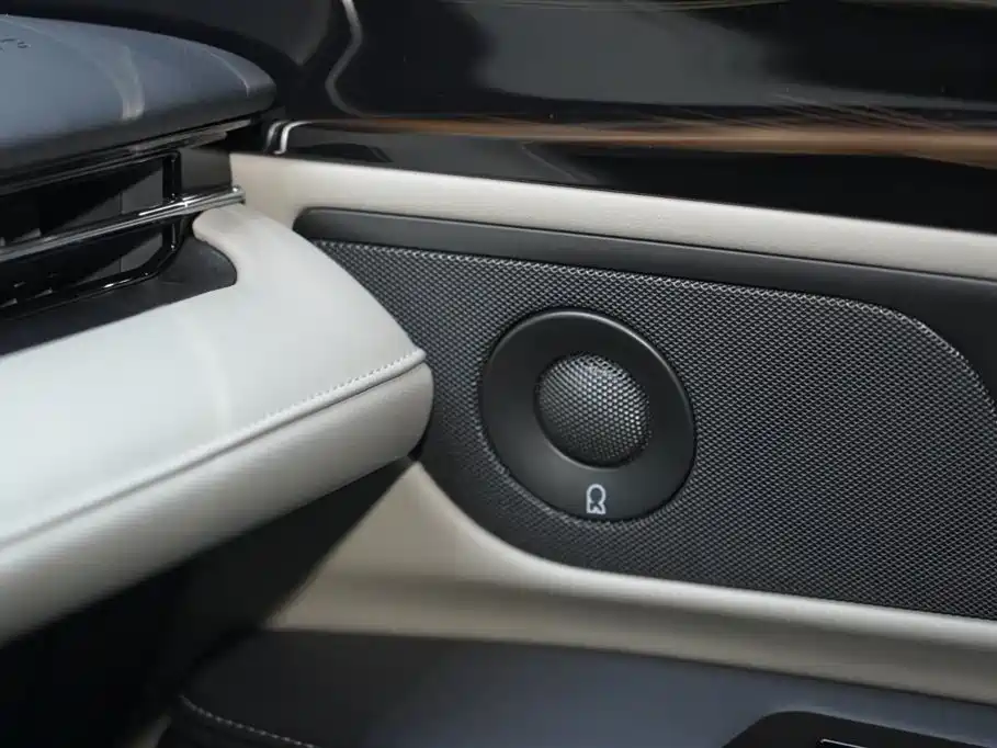 Voyager 2023 2.0T four-wheel drive Zunrui version купить на сайте DeffCars