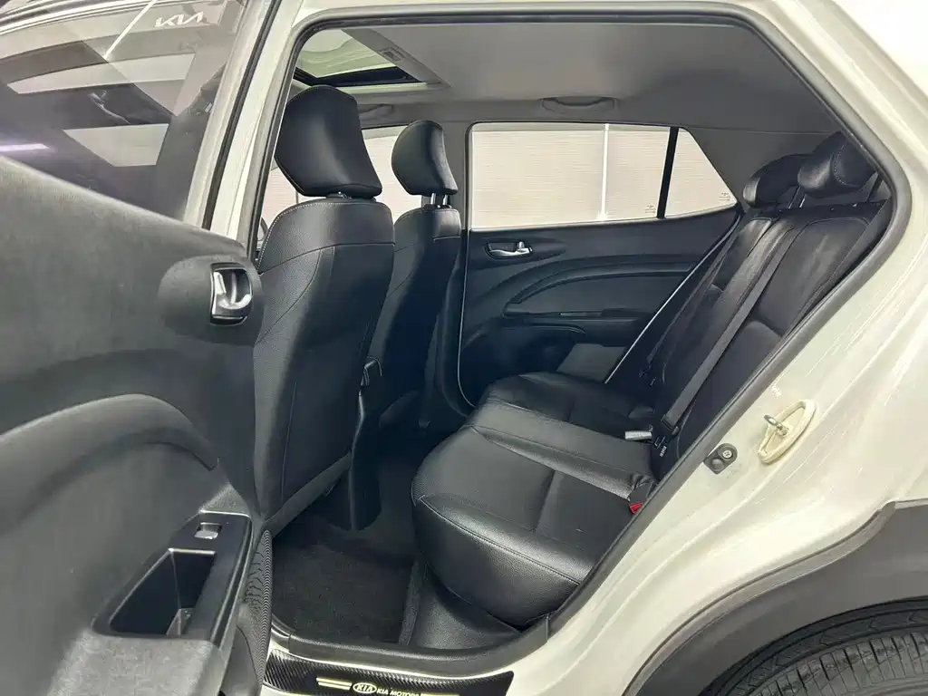 Yipao 2021 1.4L CVT sunroof model купить на сайте DeffCars