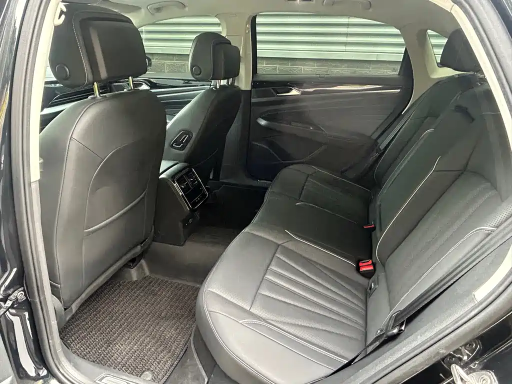 Passat 2024 380TSI Deluxe Edition купить на сайте DeffCars