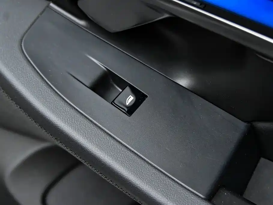 BMW 5 Series 2024 530Li Leading M Sports Package купить на сайте DeffCars